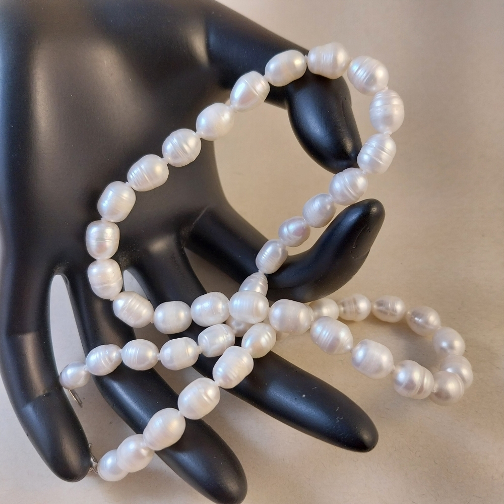 White Freshwater Pearl Necklace - Picture 4 of 12